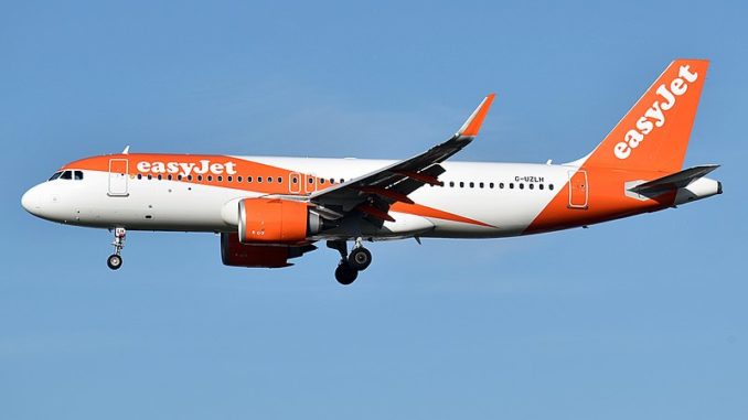 EasyJet-Les-uniformes-des-navigants-à-base-de-plastique-recyclé